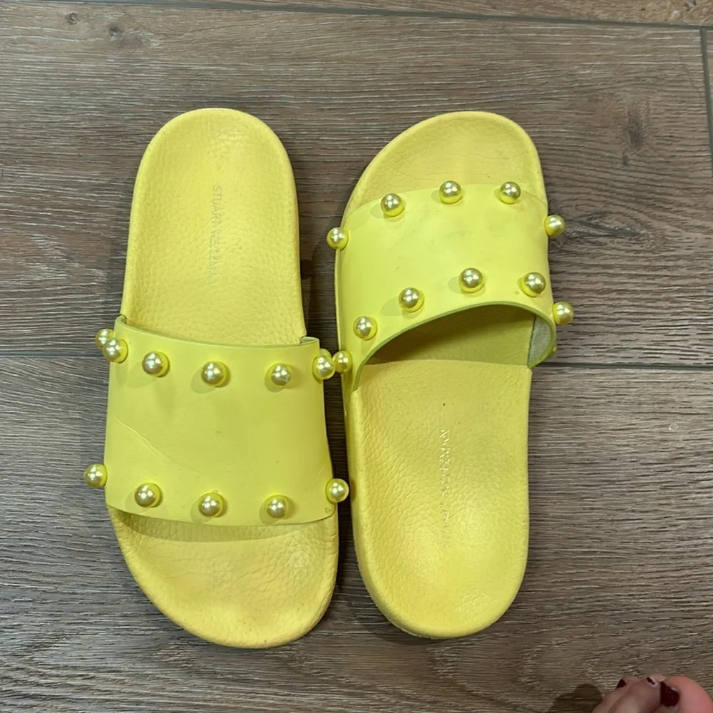 Yellow Stuart Whitman pearl slides - Picture 6 of 6